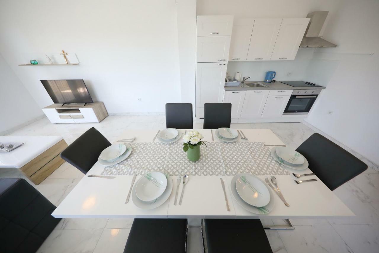 Apartmani Vlado Mitar Sukošan Exteriör bild